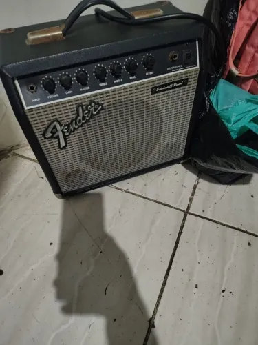 CAIXA AMPLIFICADORA FENDER 15 FUNCIONANDO 100%