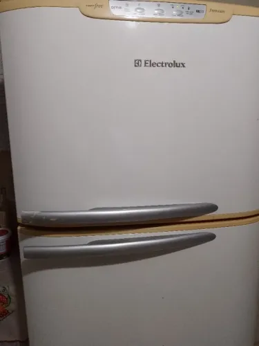 Vende elétrico doméstico. 1 Geladeira 1 fogão 1 ventilador 1 batedeira 1 liquidificador 