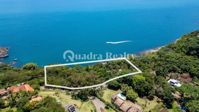 Área costeira em Ilhabela