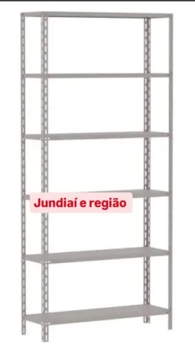 Estantes de aço
