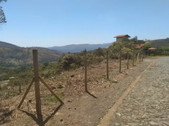 VENDO (FINANCIADO) LOTE DE 1.000 M², CONDOMÍNIO FECHADO EM RIO ACIMA-MG