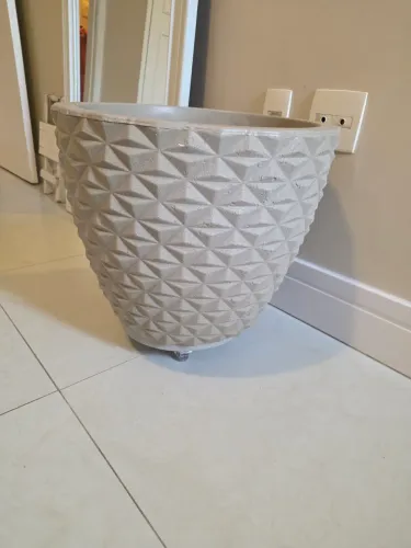 Vaso e Suporte com Rodinhas e Terra