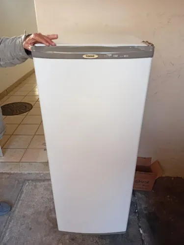 Vendo freezer vertical, bem conservado 160 litros Consul no valor de R$ 700,00
