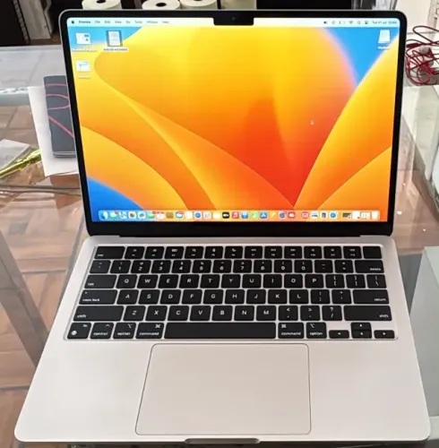 MACBOOK AIR M2 DOURADO