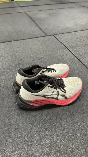 Tênis ASICS novablest premium 