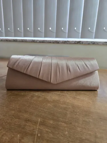 Bolsa de mão festa  dourada.