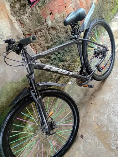 Bicicleta aro 29 muito conservado e bem equipada toda perfeita de tudo zero defeito certo.
