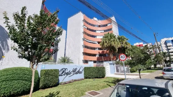 Apartamento Condomínio clube no Cabral e próximo à Justiça Federal