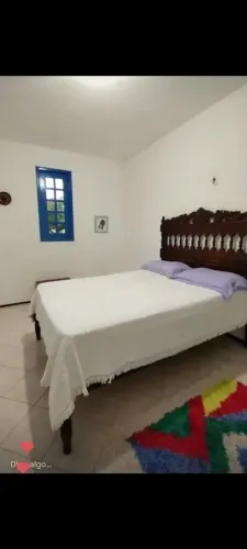 Cama em madeira de lei estilo colonial