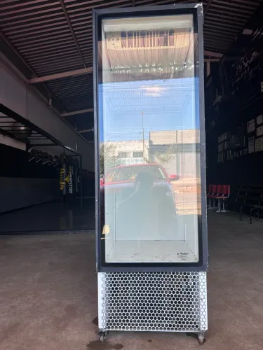 Refrigerador(freezer) vertical, porta de vidro
