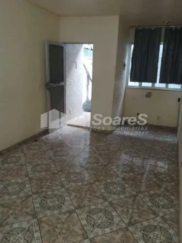 Apartamento duplex vazio com dois quartos, em Oswaldo Cruz, Rua agostinho, Pereira de Souz
