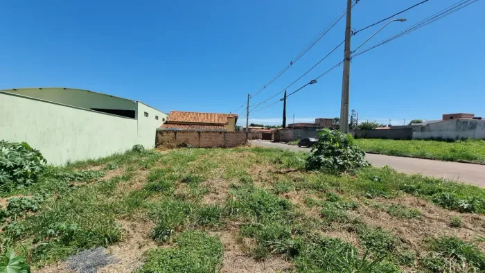 INVISTA NO SEU FUTURO: Terreno Perfeito para Seu Projeto dos Sonhos!