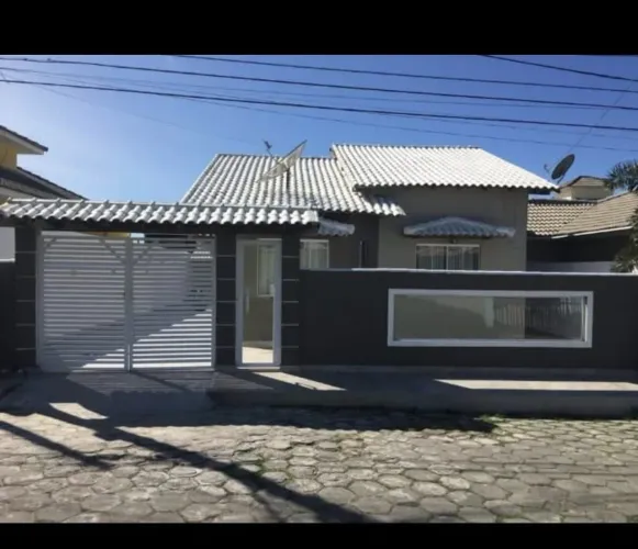 Cabo Frio Peró Piscina e Churrasqueira.