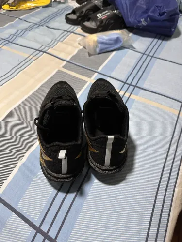 Tênis chinês com placa de carbono 