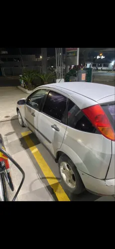 Ford Focus 1.8 16V 5P 2002