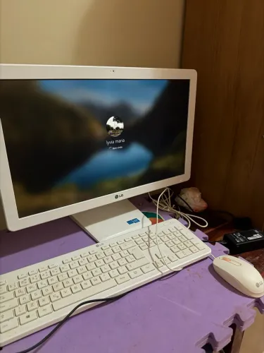 Computador All in One LG Branco (Monitor + CPU Juntos) + Teclado e Mouse