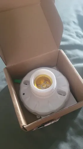 Mini câmera espiã oculta no suporte da lâmpada Real