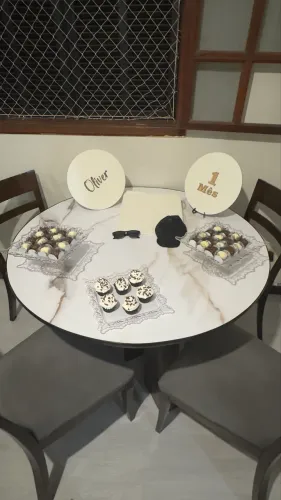 Mesa com 4 cadeiras
