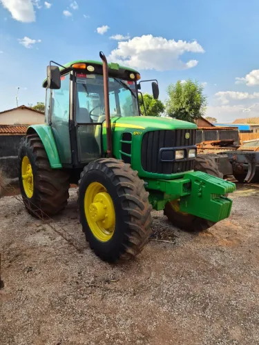 Trator John Deere 6110J