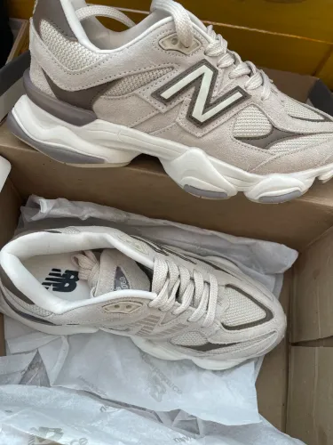 Vende-se Tênis New Balance9060 