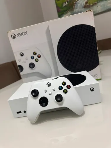 Vendo Xbox series s 512gb funcionando perfeitamente 