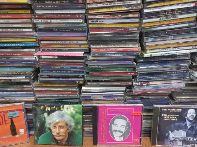 LOTE 50 CDS VARIADOS ORIGINAL MÚSICA POPULAR MPB ROCK ELIS REGINA 