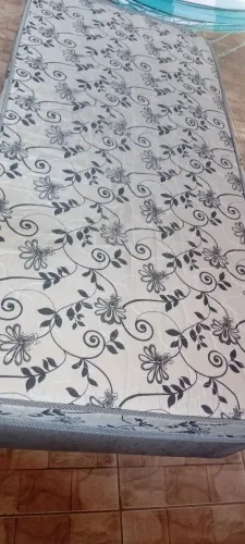Cama box seminova menos de um ano de uso