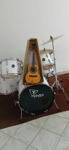 Cavaco lucenir cedro maciço com tampo maciço de pinho!! Elétrico jack central!!