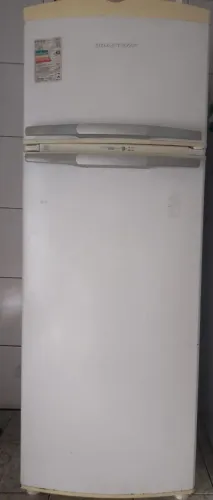 Vendo geladeira duas portas