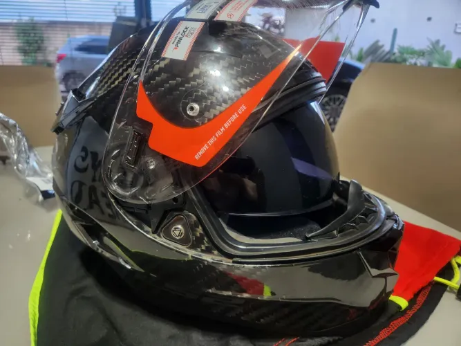 Capacete LS2 CHALLENGER CARBON