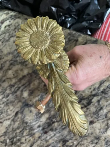 Torneira antiga dourada ornamental