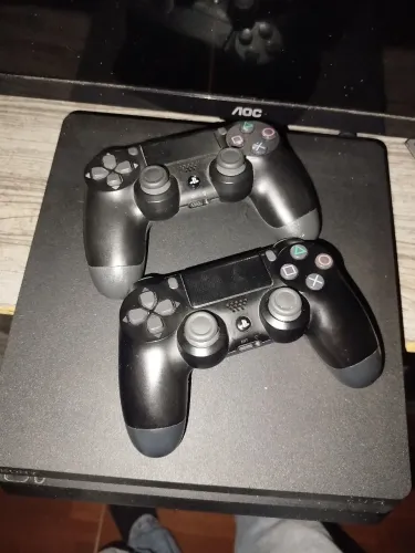 PS4 slim 1tb desbloqueado +de 13 jogos (GTA5, read dead redemption 2) VENDA OU TROCA ?