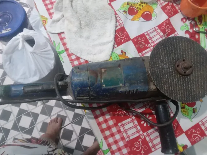 Esmerilhadeira marca makita 
