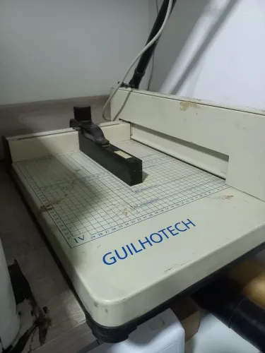 Guilhotina Guilhotec semiprofissional A4 até 400 folhas