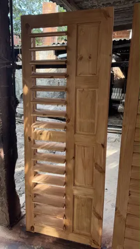 Porta veneziana pra vender logo