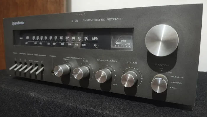 Amplificador Receiver Gradiente S-95