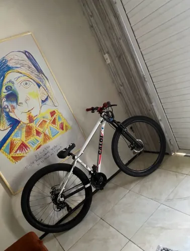 Bicicleta - CALOI VULCAN ( Branca com vermelha )