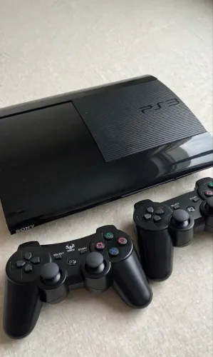 PS3 super slim, desbloqueado + 2 controles + de 1000 jogos para baixar