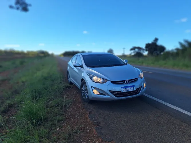 Hyundai Elantra GLS 2.0 16V Flex Aut. 2015
