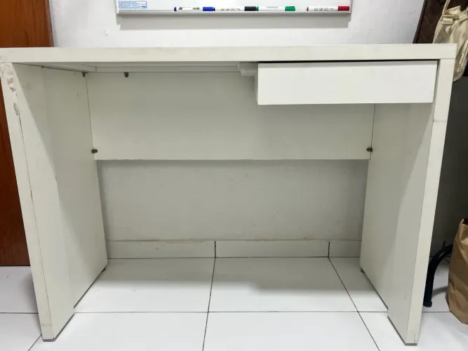 Escrivaninha branca MDF