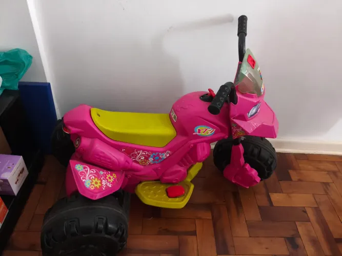 Moto elétrica infantil XT3 Rosa Bandeirantes 6v