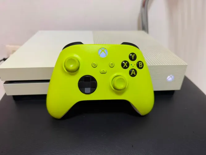 Xbox ONE S