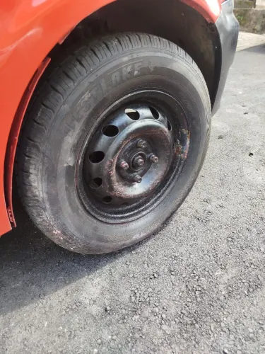 Vendo 4 calhas de ferro com 4 pneus aro 13 GM celta