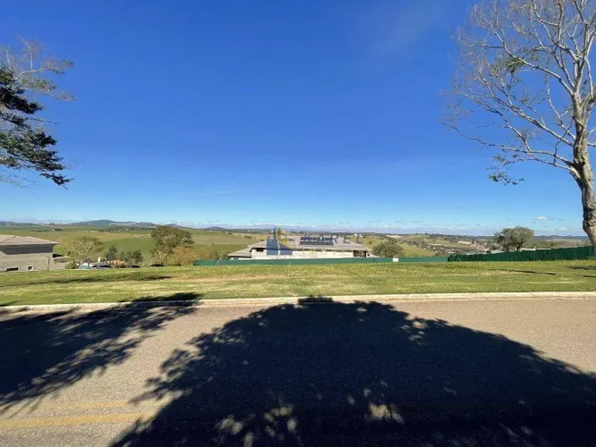 TERRENO PLANO à VENDA com 2639,70m² podendo ampliar para 4.455,68m² no CONDOMÍNIO TIPO CLU