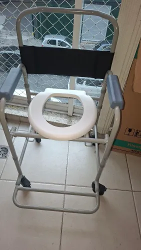 Cadeira higiênica de banho