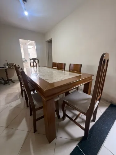 Mesa com 8 cadeiras