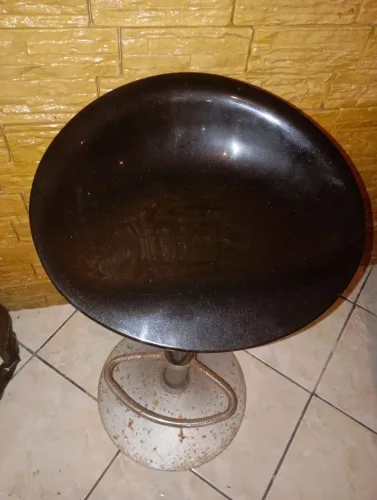 Banqueta alta com regulagem de altura