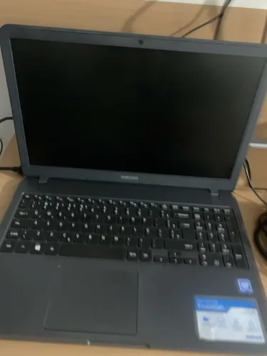 Notebook Samsung Essentials E20, 4 GB RAM, 500 GB