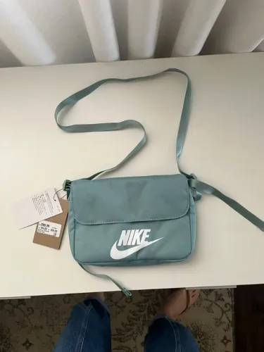 Bolsa esportiva Nike Futura 365 Crossbody - verde claro