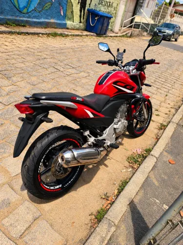 Honda CB 300R 2012 - Revisada, pneus novos!
